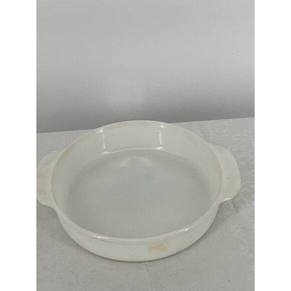 Fire King Round‎ White Casserole Dish Oven Safe Handles 8.5" diameter x 2" Deep - Picture 1 of 6